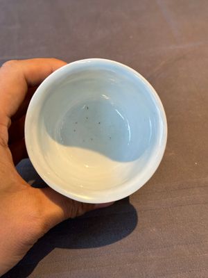A Chinese blue and white stem cup with scholars in a landscape, Transitional period — foto 4