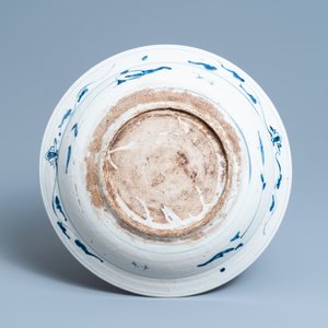 A Chinese blue and white Swatow 'deer' charger, Ming — photo 2