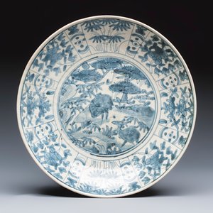A Chinese blue and white Swatow 'Deer' dish — 照片 1