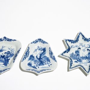 A Chinese blue and white sweetmeat or rice table set with figural design, Kangxi — photo 3