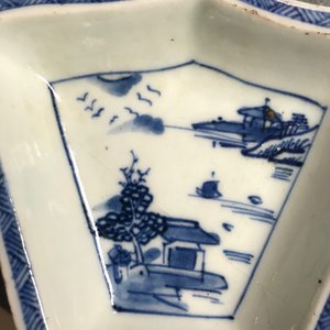 A Chinese blue and white sweetmeat or rice table set with landscape design, 18/19th C. — 照片 9
