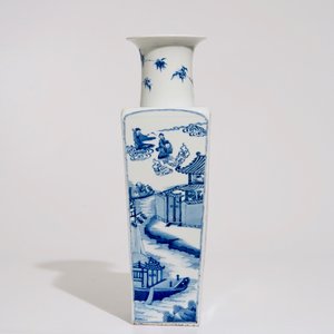 A Chinese blue and white tapering square-section vase, Kangxi mark, 19/20th C. — photo 2