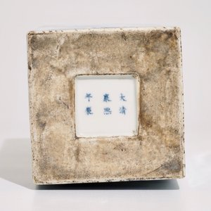 A Chinese blue and white tapering square-section vase, Kangxi mark, 19/20th C. — photo 7