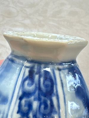 A Chinese blue and white tea caddy, a teapot and an Imari-style teapot, Kangxi/Yongzheng — photo 19
