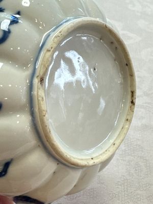 A Chinese blue and white tea caddy, a teapot and an Imari-style teapot, Kangxi/Yongzheng — photo 43