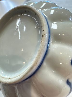 A Chinese blue and white tea caddy, a teapot and an Imari-style teapot, Kangxi/Yongzheng — photo 45