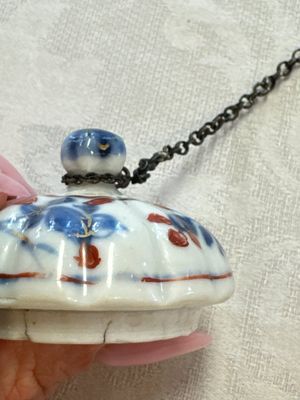 A Chinese blue and white tea caddy, a teapot and an Imari-style teapot, Kangxi/Yongzheng — photo 56