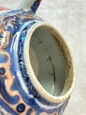 A Chinese blue and white tea caddy, a teapot and an Imari-style teapot, Kangxi/Yongzheng — photo 61