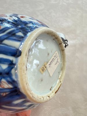 A Chinese blue and white tea caddy, a teapot and an Imari-style teapot, Kangxi/Yongzheng — photo 65