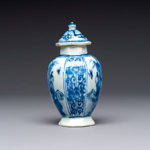 A Chinese blue and white tea caddy, a teapot and an Imari-style teapot, Kangxi/Yongzheng — photo 11