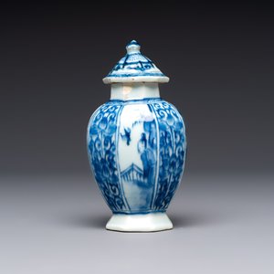 A Chinese blue and white tea caddy, a teapot and an Imari-style teapot, Kangxi/Yongzheng — photo 12
