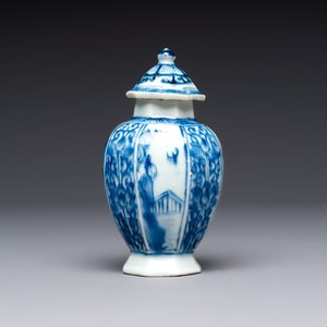A Chinese blue and white tea caddy, a teapot and an Imari-style teapot, Kangxi/Yongzheng — photo 14