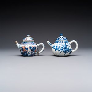 A Chinese blue and white tea caddy, a teapot and an Imari-style teapot, Kangxi/Yongzheng — photo 2