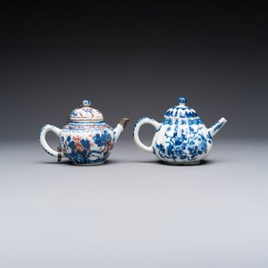 A Chinese blue and white tea caddy, a teapot and an Imari-style teapot, Kangxi/Yongzheng — photo 4