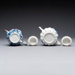 A Chinese blue and white tea caddy, a teapot and an Imari-style teapot, Kangxi/Yongzheng — photo 7