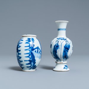 A Chinese blue and white tea caddy and a bottle vase, Kangxi — 照片 3