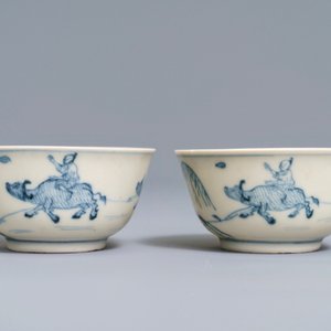 A Chinese blue and white tea caddy and a pair of cups and saucers, Ca Mau wreck, Yongzheng — 照片 4