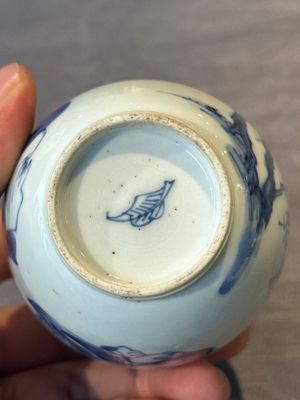 A Chinese blue and white tea caddy and cover with a lady and playing boys, Kangxi — 照片 7