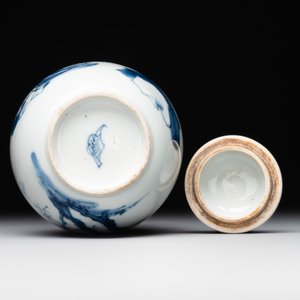 A Chinese blue and white tea caddy and cover with a lady and playing boys, Kangxi — 照片 7
