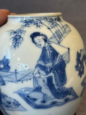 A Chinese blue and white tea caddy and cover with ladies playing music, Kangxi — foto 11