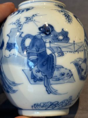 A Chinese blue and white tea caddy and cover with ladies playing music, Kangxi — foto 12