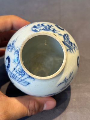 A Chinese blue and white tea caddy and cover with ladies playing music, Kangxi — foto 7