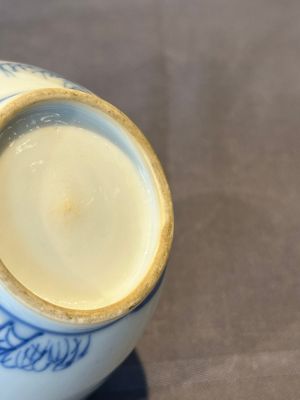 A Chinese blue and white tea caddy and cover with ladies playing music, Kangxi — foto 10