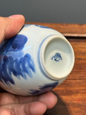 A Chinese blue and white tea caddy and two teapots, Kangxi/Qianlong — 照片 14