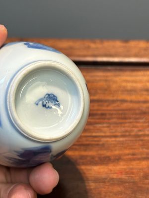 A Chinese blue and white tea caddy and two teapots, Kangxi/Qianlong — 照片 15