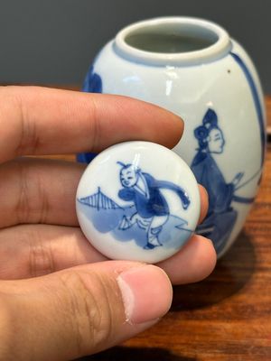 A Chinese blue and white tea caddy and two teapots, Kangxi/Qianlong — 照片 6