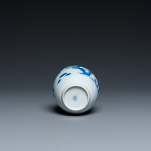 A Chinese blue and white tea caddy, Kangxi — photo 7