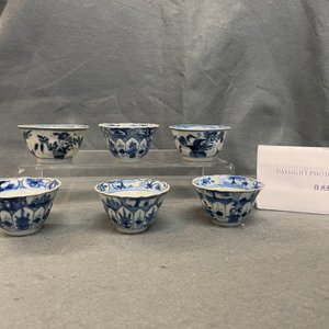 A Chinese blue and white tea caddy, six cups, two saucers and two plates, Kangxi/Yongzheng — 照片 23
