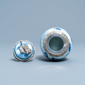 A Chinese blue and white tea caddy with Dutch silver mounts, Kangxi — 照片 6