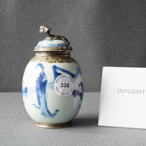 A Chinese blue and white tea caddy with Dutch silver mounts, Kangxi — 照片 8