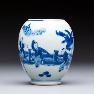 A Chinese blue and white tea caddy with figural design, artemisia leaf mark, Kangxi — photo 2