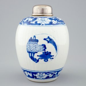 A Chinese blue and white tea caddy with silver cover, Kangxi — photo 3