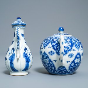 A Chinese blue and white teapot and a jug, Kangxi — photo 3