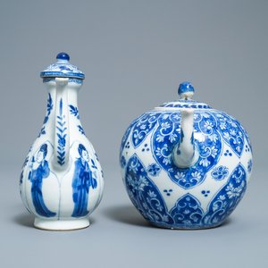 A Chinese blue and white teapot and a jug, Kangxi — photo 5