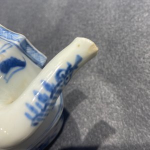 A Chinese blue and white teapot and cover, Kangxi — 照片 11