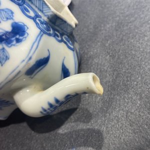 A Chinese blue and white teapot and cover, Kangxi — 照片 13