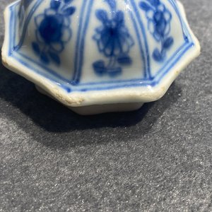 A Chinese blue and white teapot and cover, Kangxi — 照片 15