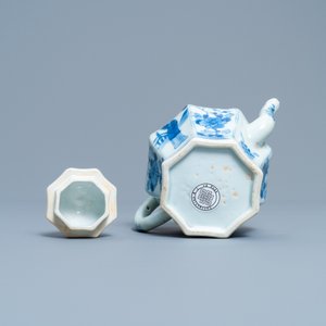 A Chinese blue and white teapot and cover, Kangxi — 照片 7