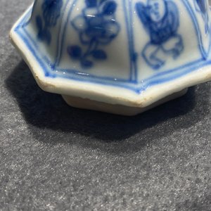 A Chinese blue and white teapot and cover, Kangxi — 照片 8