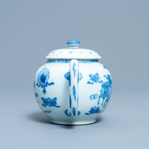 A Chinese blue and white teapot and cover, Kangxi — photo 3