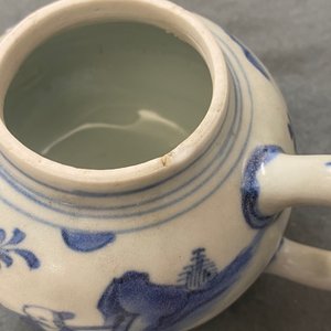 A Chinese blue and white teapot and cover with a figure in a landscape, Hatcher cargo shipwreck, Transitional period — 照片 13