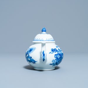 A Chinese blue and white teapot and cover with antiquities, Jiajing mark, Kangxi — 照片 5