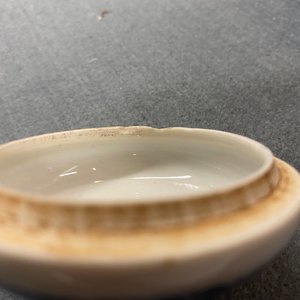 A Chinese blue and white teapot and cover with antiquities, Jiajing mark, Kangxi — 照片 12