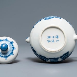 A Chinese blue and white teapot and cover with antiquities, Jiajing mark, Kangxi — photo 7