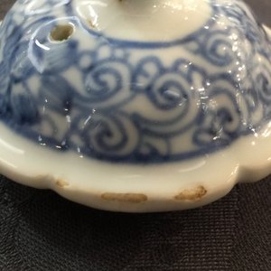 A Chinese blue and white teapot and cover, Yongzheng, 1723-1735 — 照片 8