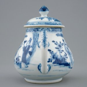 A Chinese blue and white teapot and cover, Yongzheng, 1723-1735 — photo 5